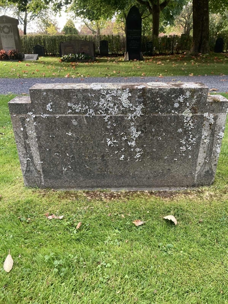 Grave number: 11 F    25-26