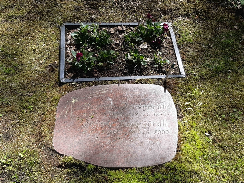 Grave number: KA 15   118