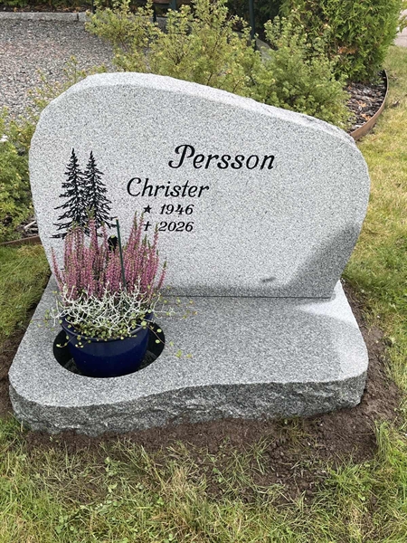 Grave number: 2 L   104
