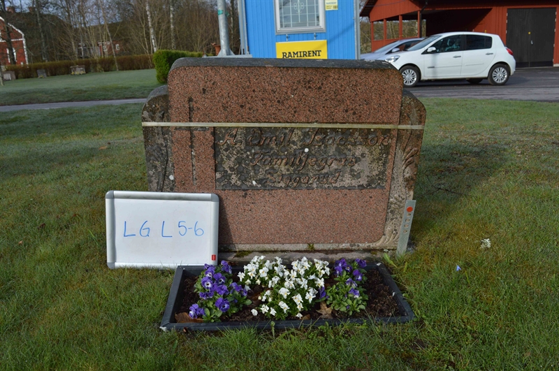 Grave number: LG L     5, 6