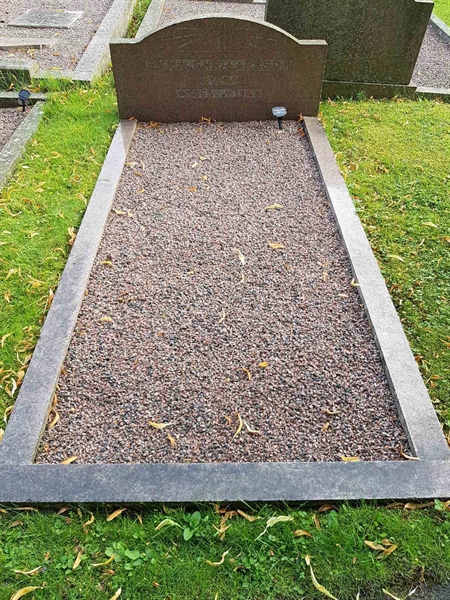 Grave number: 06 60104