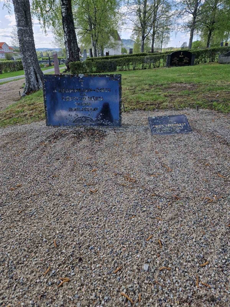 Grave number: 501 21 4079-4082