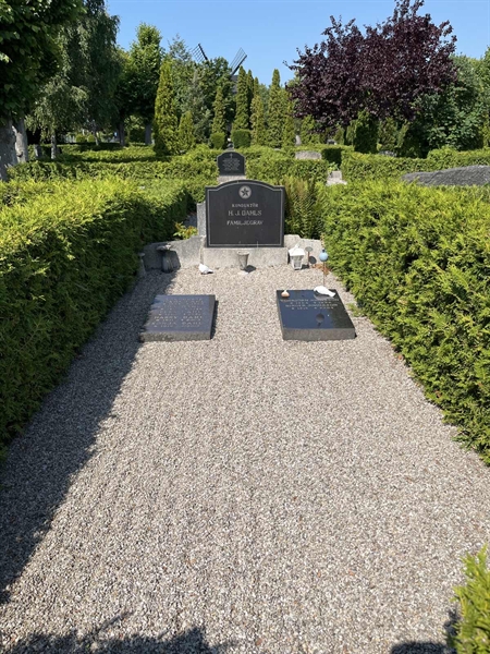 Grave number: NK VI    84