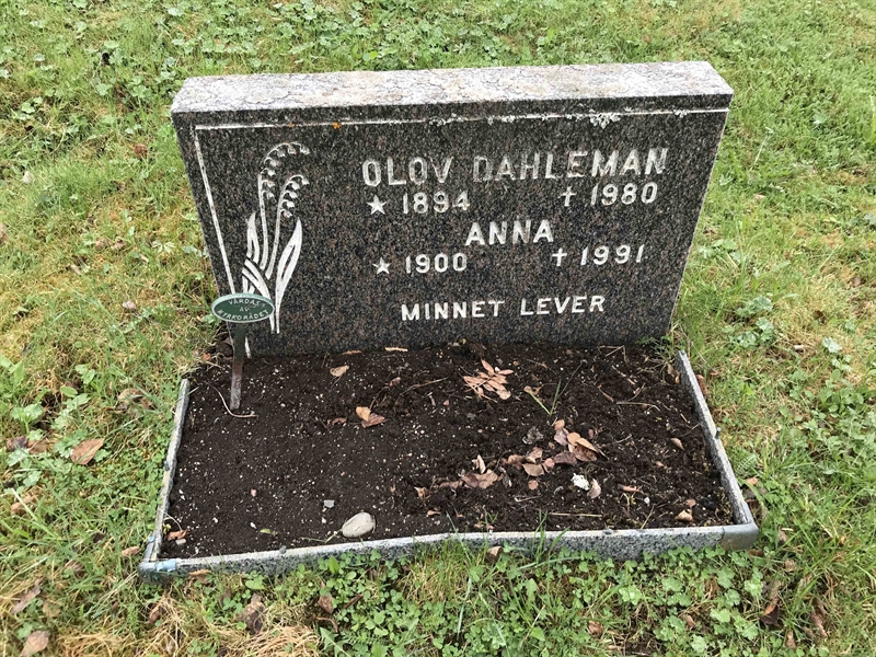 Grave number: UN K    70, 71