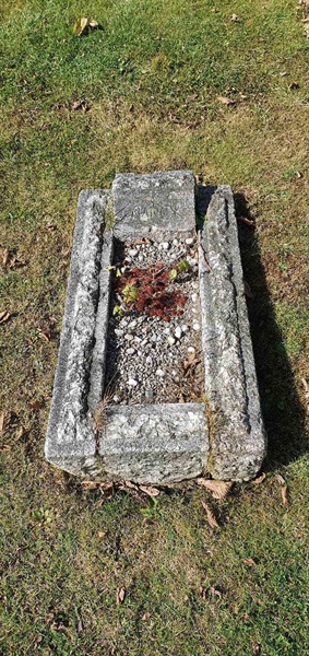 Grave number: SG 02   329
