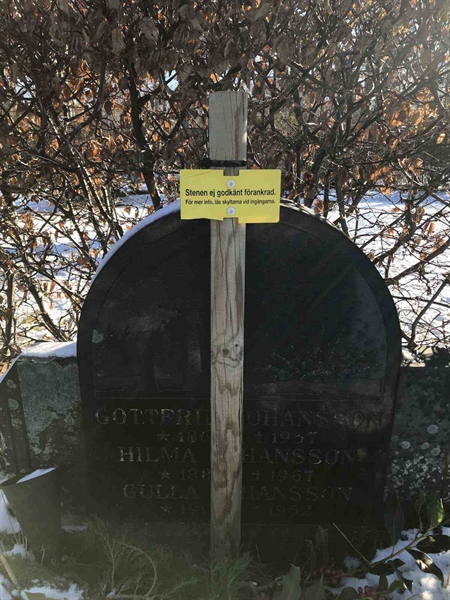 Grave number: 1 A 82, 83, 84