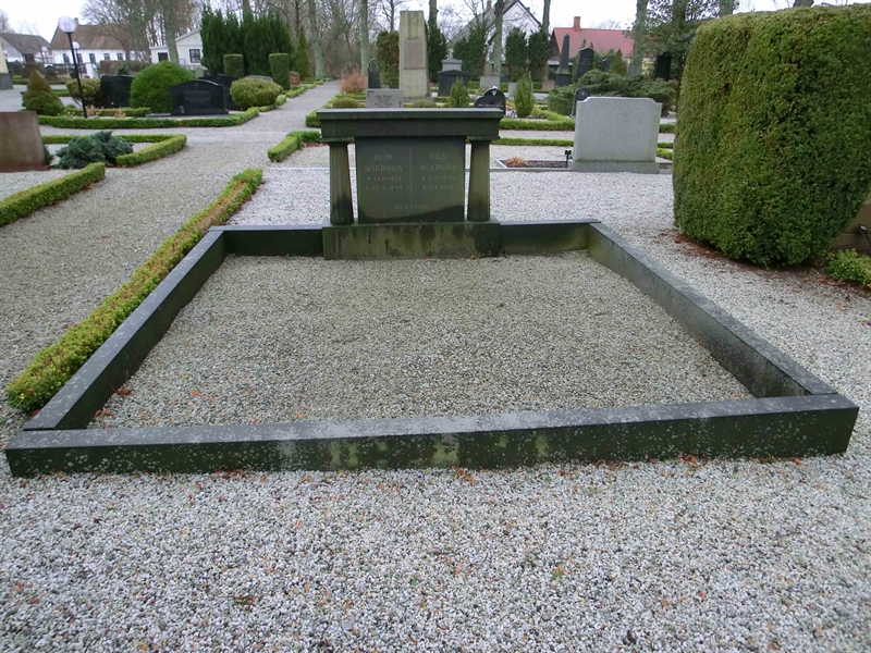 Grave number: LB A 106-108
