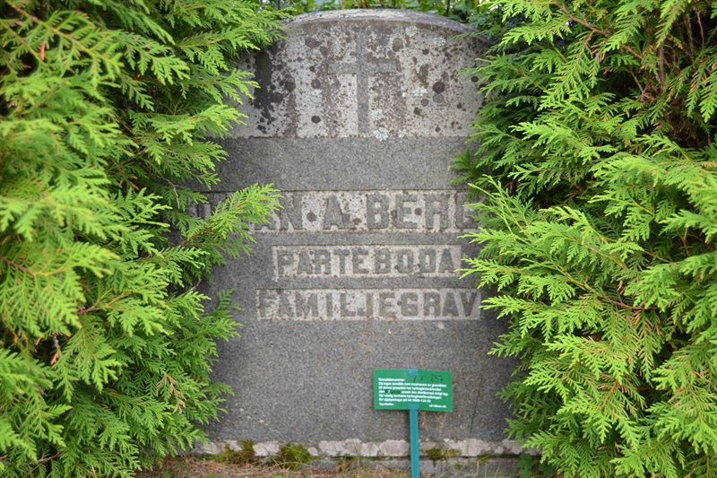 Grave number: 1 F   887