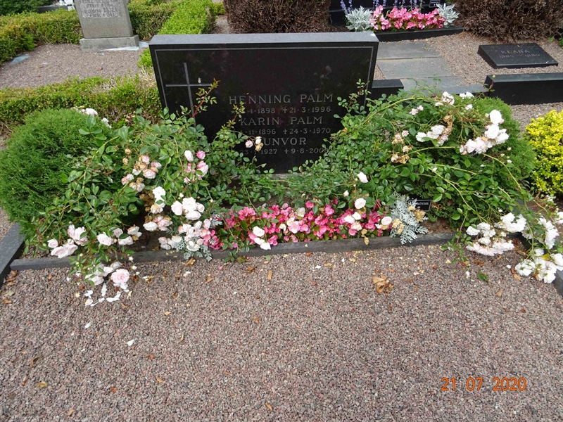 Grave number: NK 1 DH    16, 17