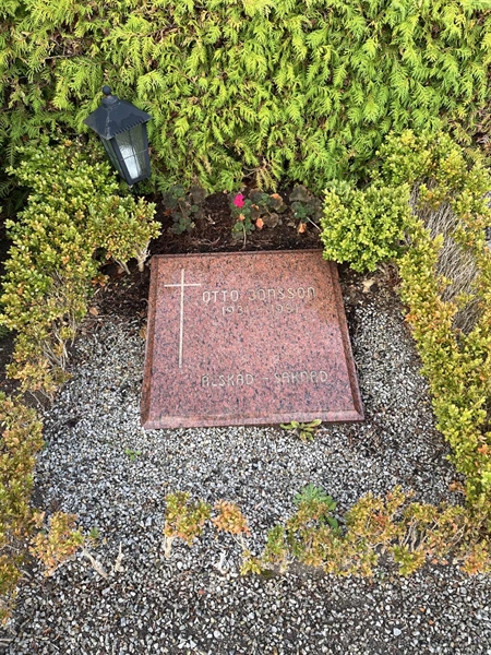 Grave number: NK Urn o    12