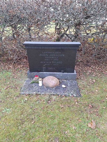 Grave number: VN E   174-176