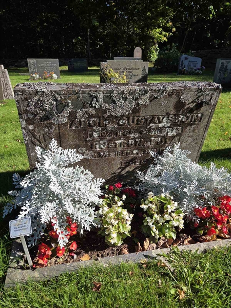 Grave number: T A E  1036-1037