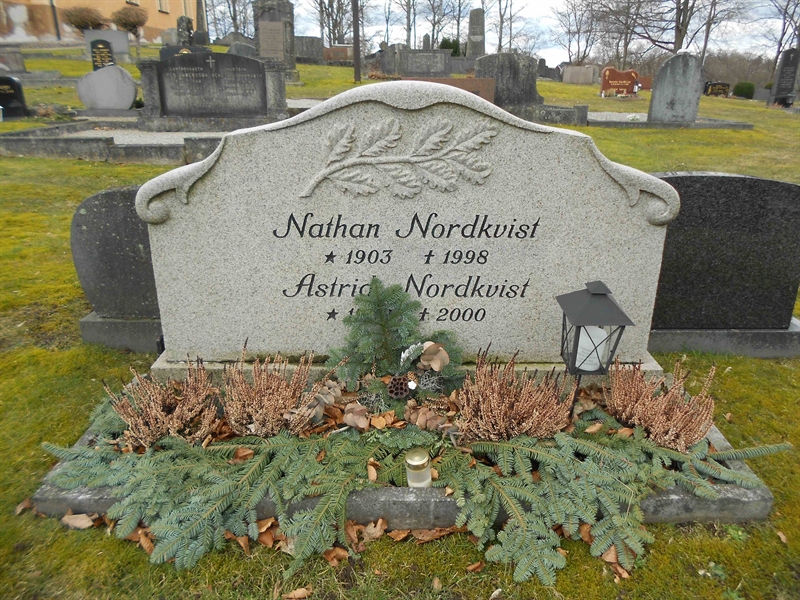 Grave number: NÅ G4   114, 115, 116