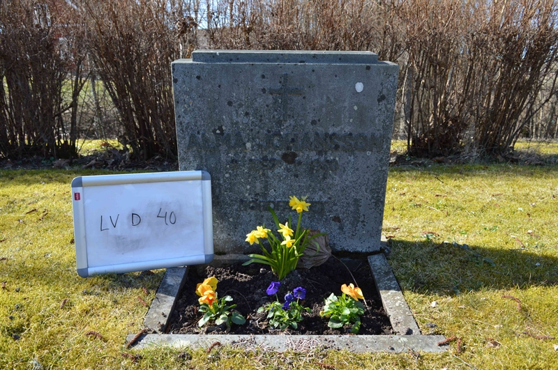 Grave number: LV D    40