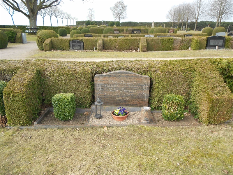 Grave number: V 16    45