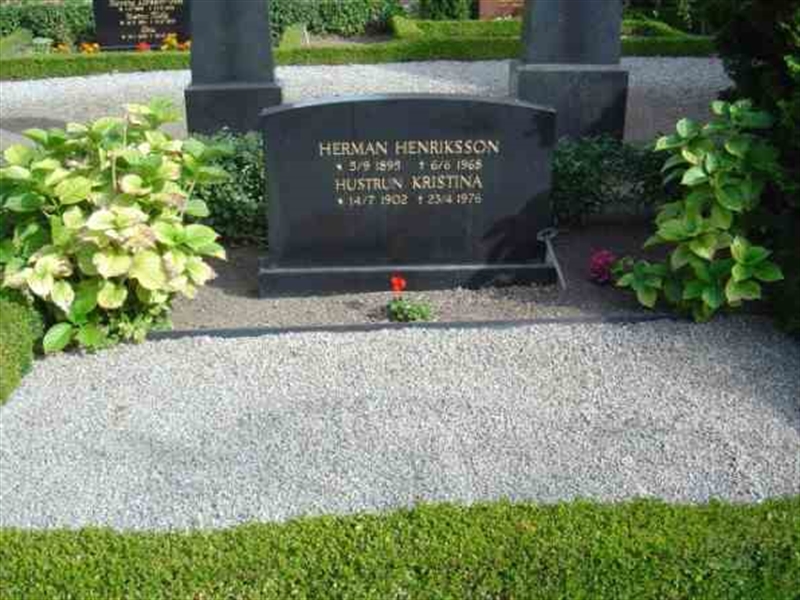 Grave number: FLÄ B    92-93