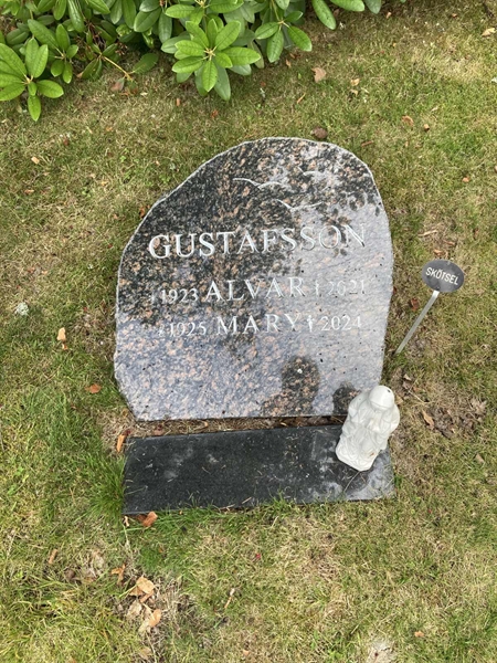 Grave number: T1 3   166, 167
