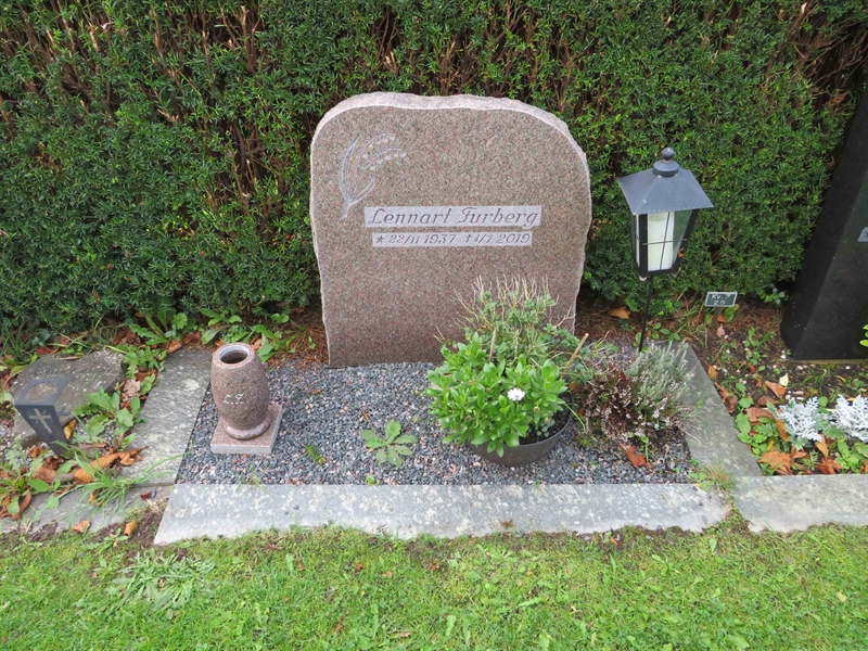 Grave number: 1 07   28