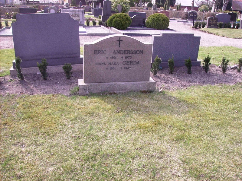 Grave number: LM 2 17  005