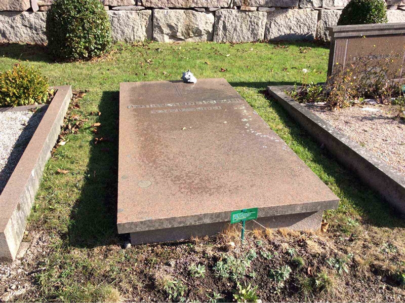 Grave number: F 04    54