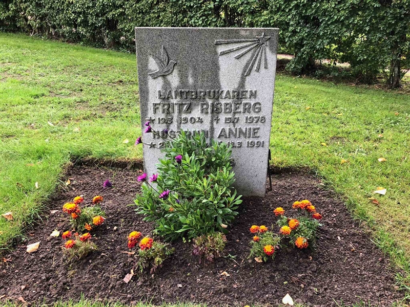 Grave number: Kå 47   144, 145