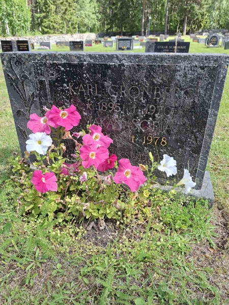 Grave number: 001 2   646