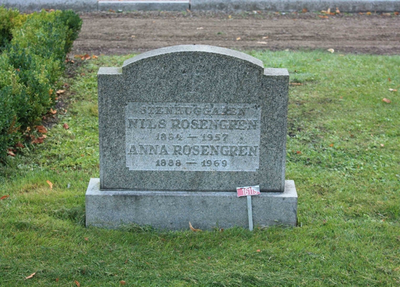 Grave number: Ö 16i   142, 143