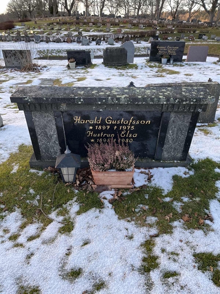Grave number: Lax mell Kv4 112+113
