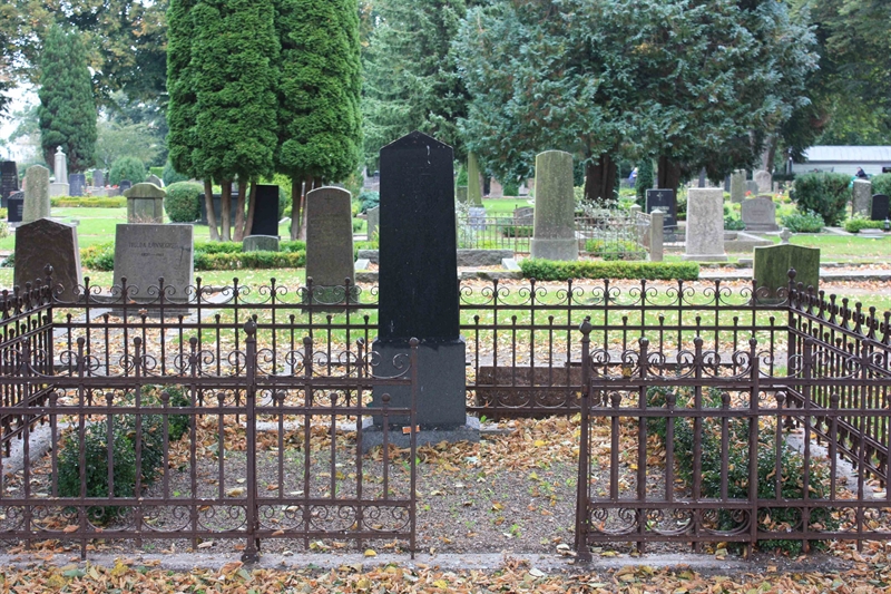 Grave number: Ö 15y     9, 10, 11