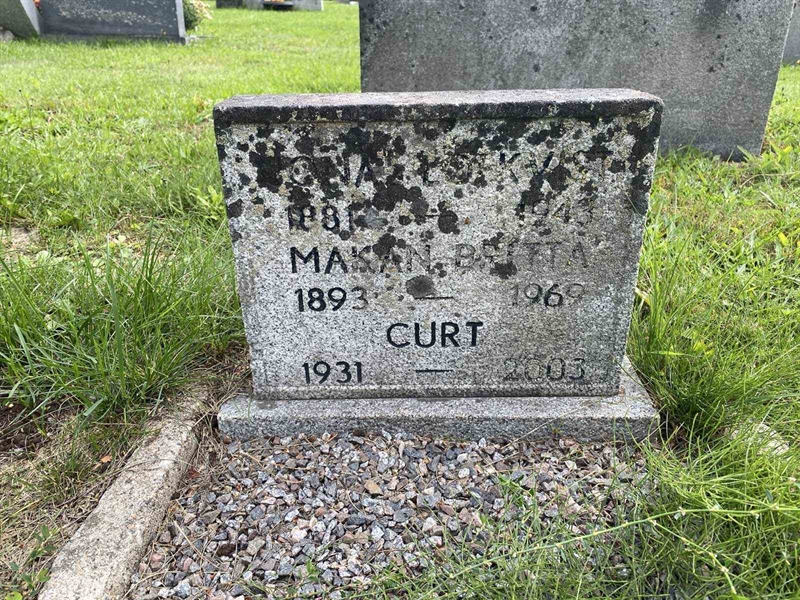 Grave number: 2 08   476A