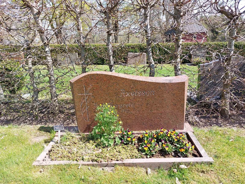 Grave number: HÖ 8   11, 12