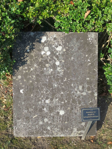 Grave number: HK A    57, 58