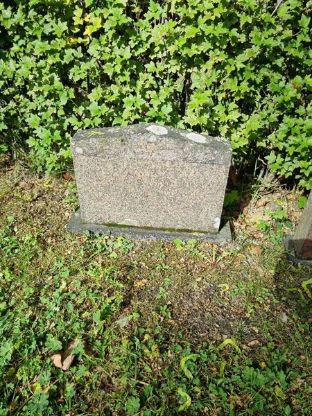 Grave number: 1 19   47