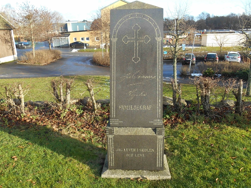 Grave number: Vitt N01    16, 17, 18