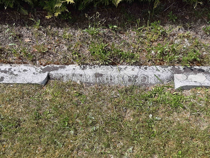 Grave number: JÄ 04   102