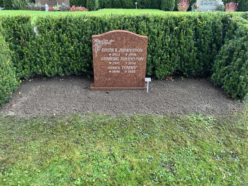 Grave number: HÖB 71   106