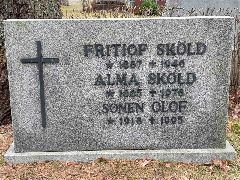 Grave number: SK A6   749-750