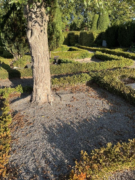 Grave number: NK X 110-111
