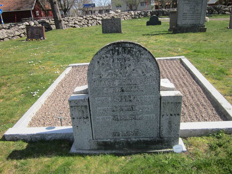 Grave number: 04 C  110, 111