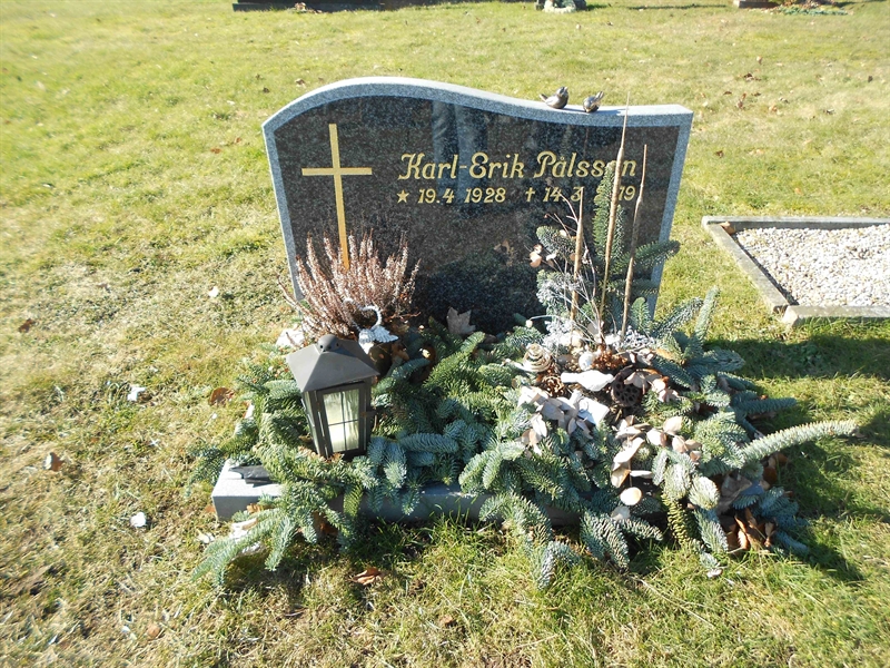 Grave number: NÅ G6    11, 12