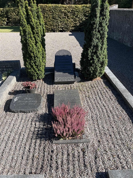 Grave number: VK IV    32