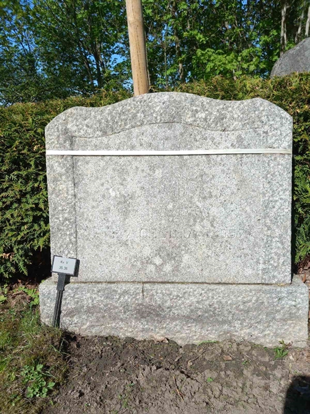 Grave number: M V   35, 36