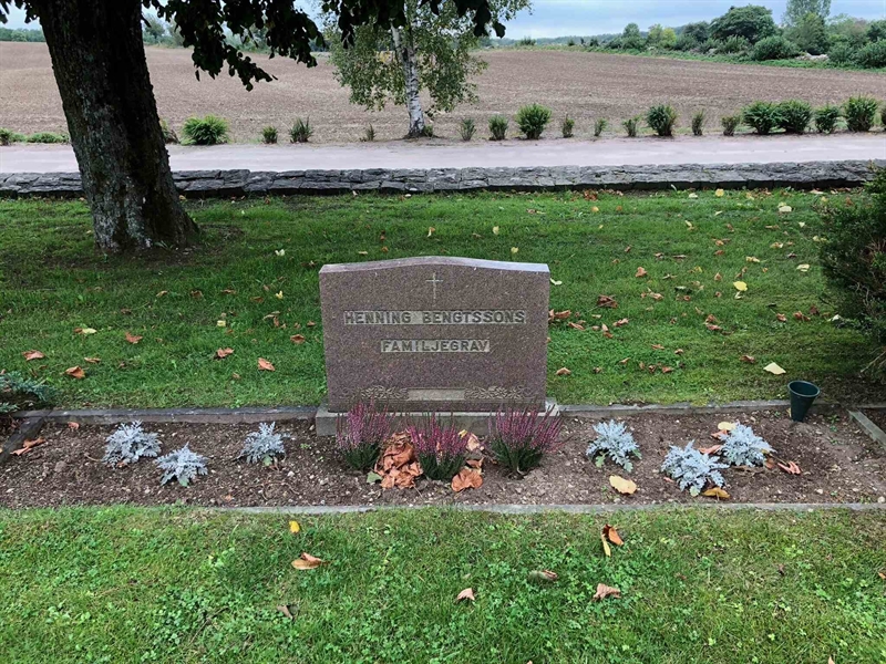 Grave number: RK Y    11, 12