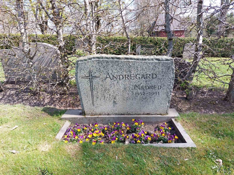 Grave number: HÖ 8   15, 16