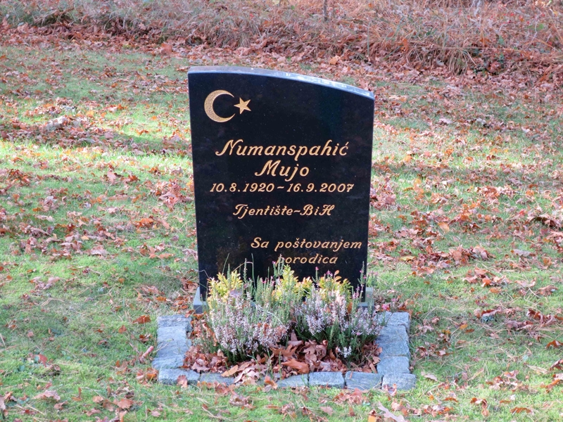 Grave number: HNB VII   107
