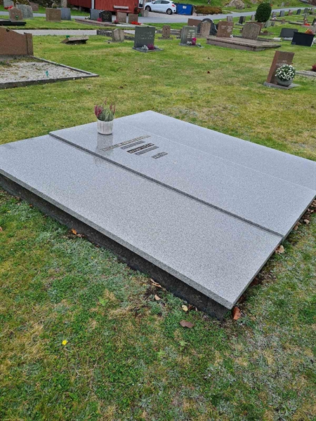 Grave number: F 04   270, 271