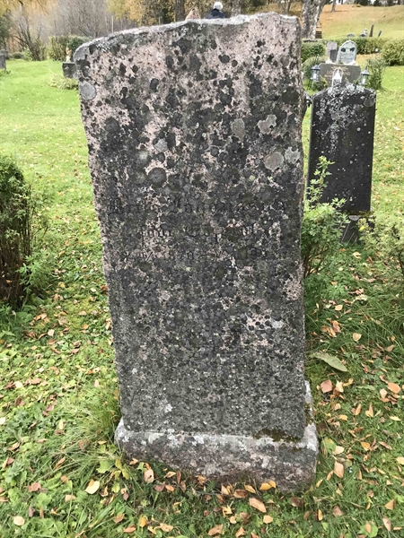 Grave number: UN F     5