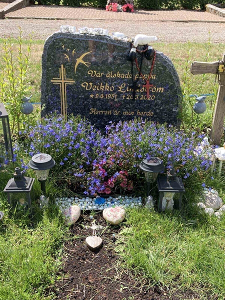 Hautatunnus: Kärn ga pers   381-384