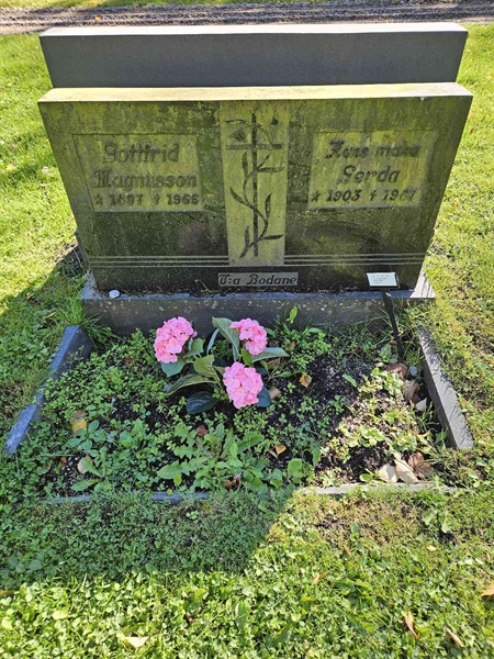 Hautatunnus: Fr 7   351-352