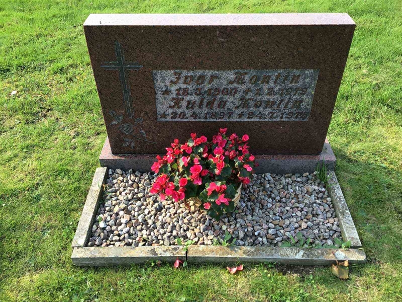 Grave number: 20 P    14-15